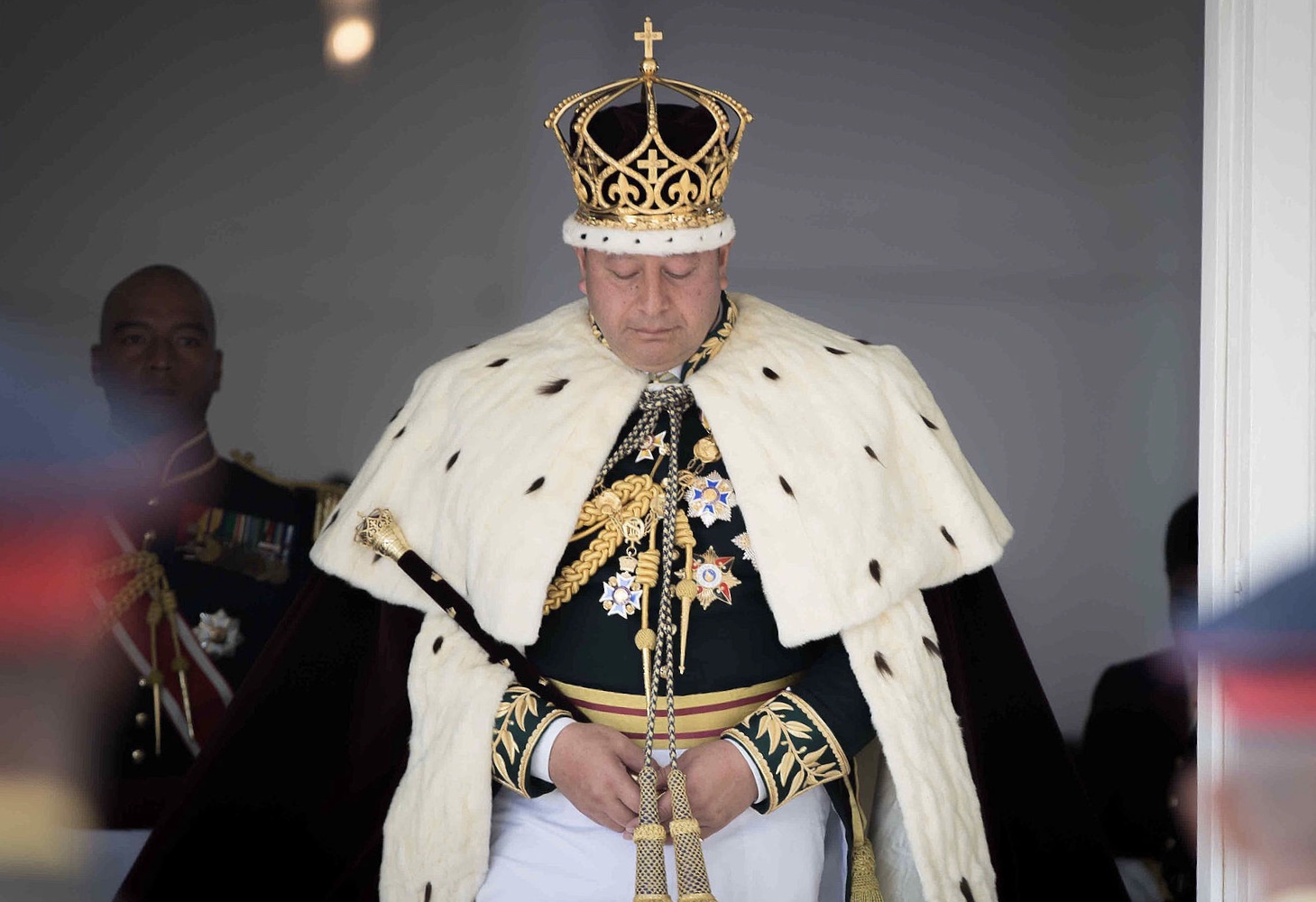 King Tupou VI during his coronation, continuing the monarchy that has ruled Tonga for generations. Credit: Cpl. Brittney Vito (Public domain).