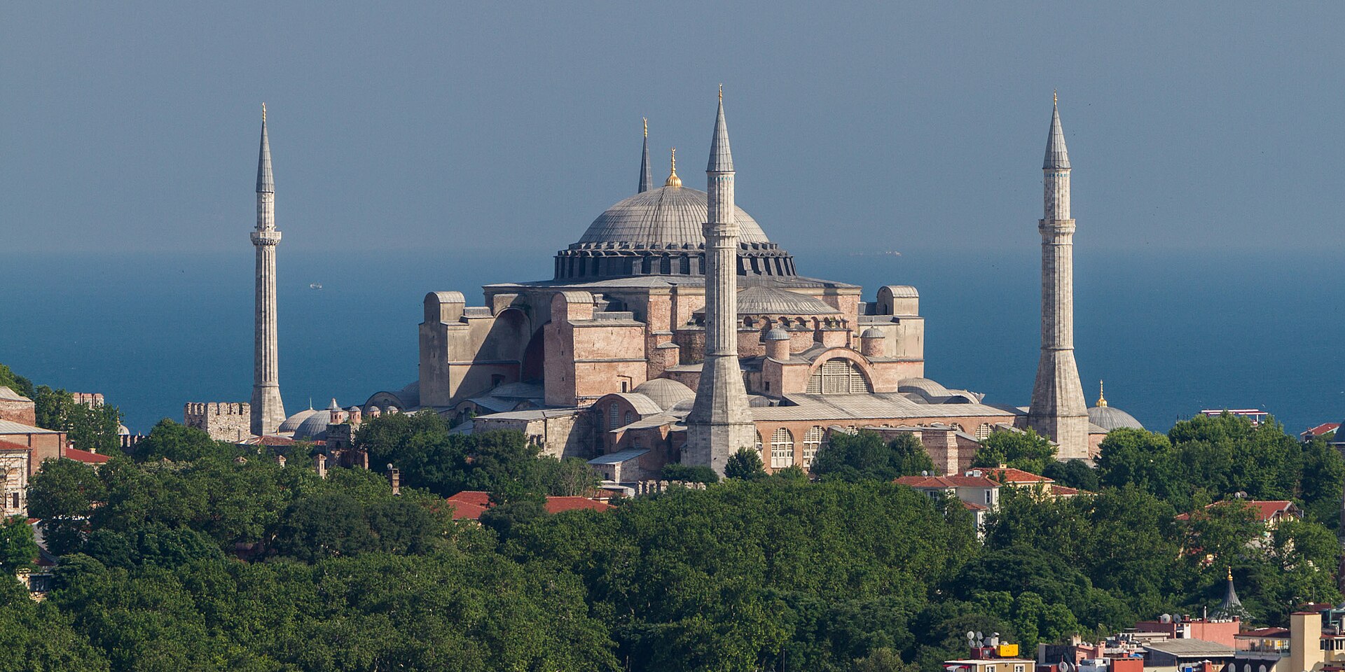 The Hagia Sophia in Istanbul, built as a Byzantine cathedral and later an Ottoman mosque. Credit: Benh LIEU SONG from Torcy, France (CC BY-SA 2.0).