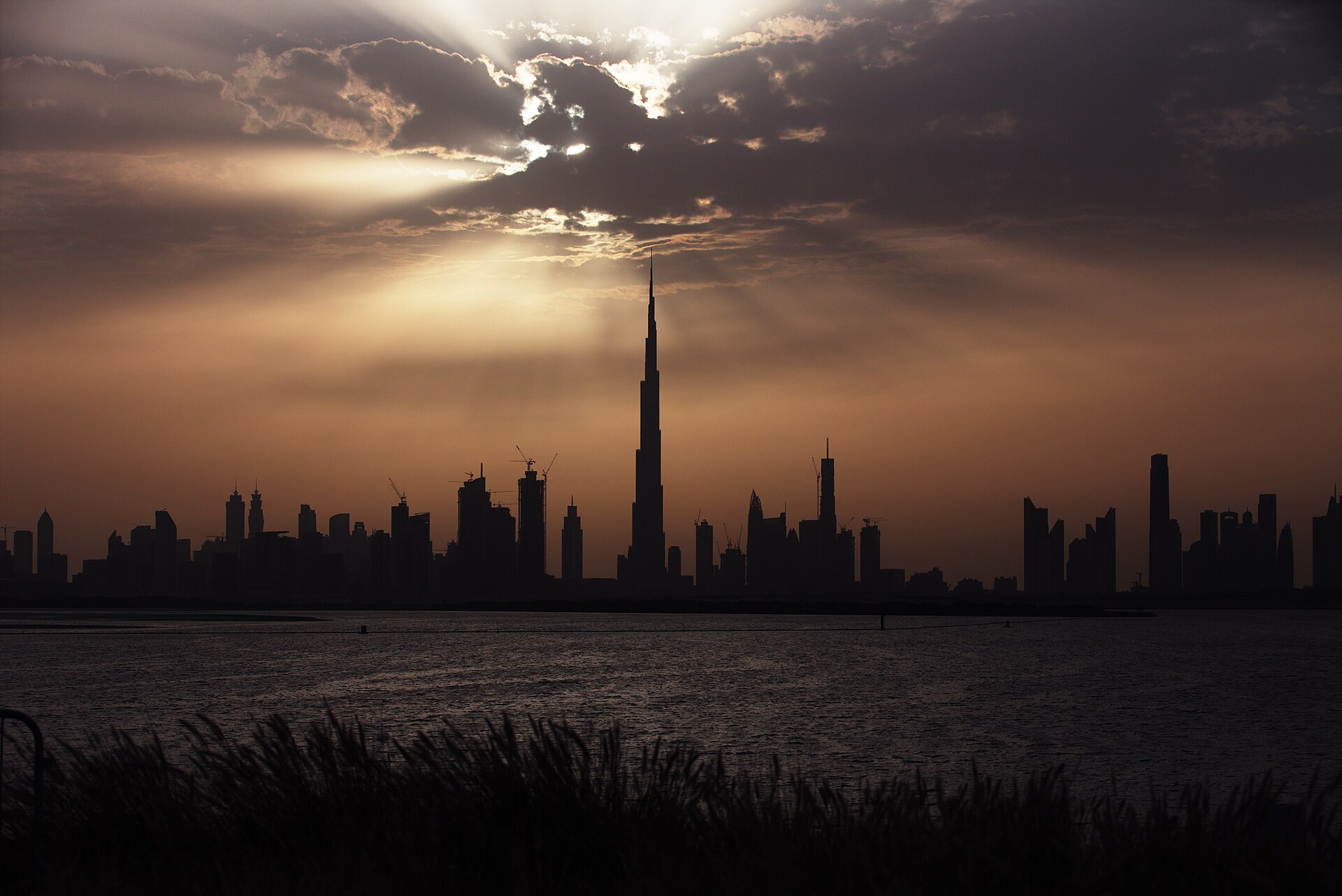 The skyline of Dubai, emblem of the rapid transformation of the United Arab Emirates into a global metropolis. Credit: imran shahabuddin (CC BY 2.0).