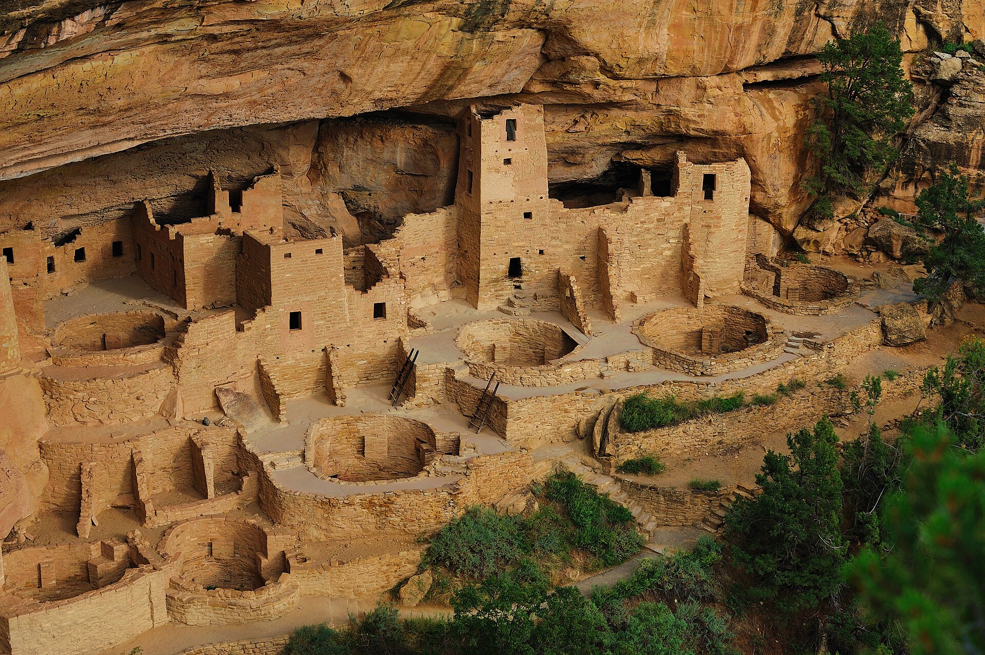 Cliff Palace at Mesa Verde, built by ancestral Puebloan peoples long before European arrival. Credit: Doss Imaging (CC BY 3.0).
