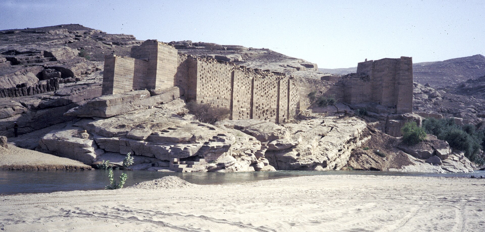 The ruins of the Great Dam of Marib, an engineering marvel of the ancient kingdom of Saba. Credit: H. Grobe (CC BY-SA 3.0).