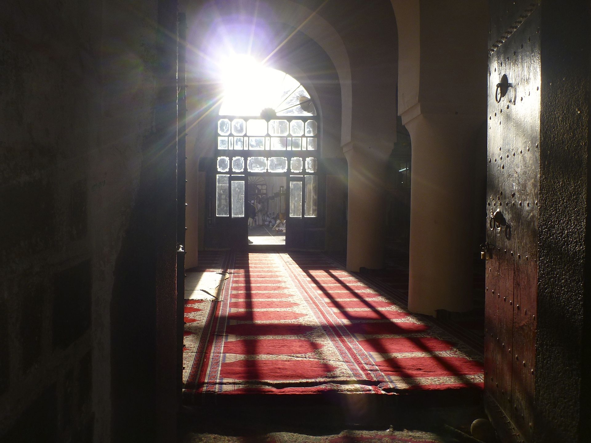 The interior of the Great Mosque of Sanaa, one of the oldest mosques in the world. Credit: Rick McCharles (CC BY 2.0).