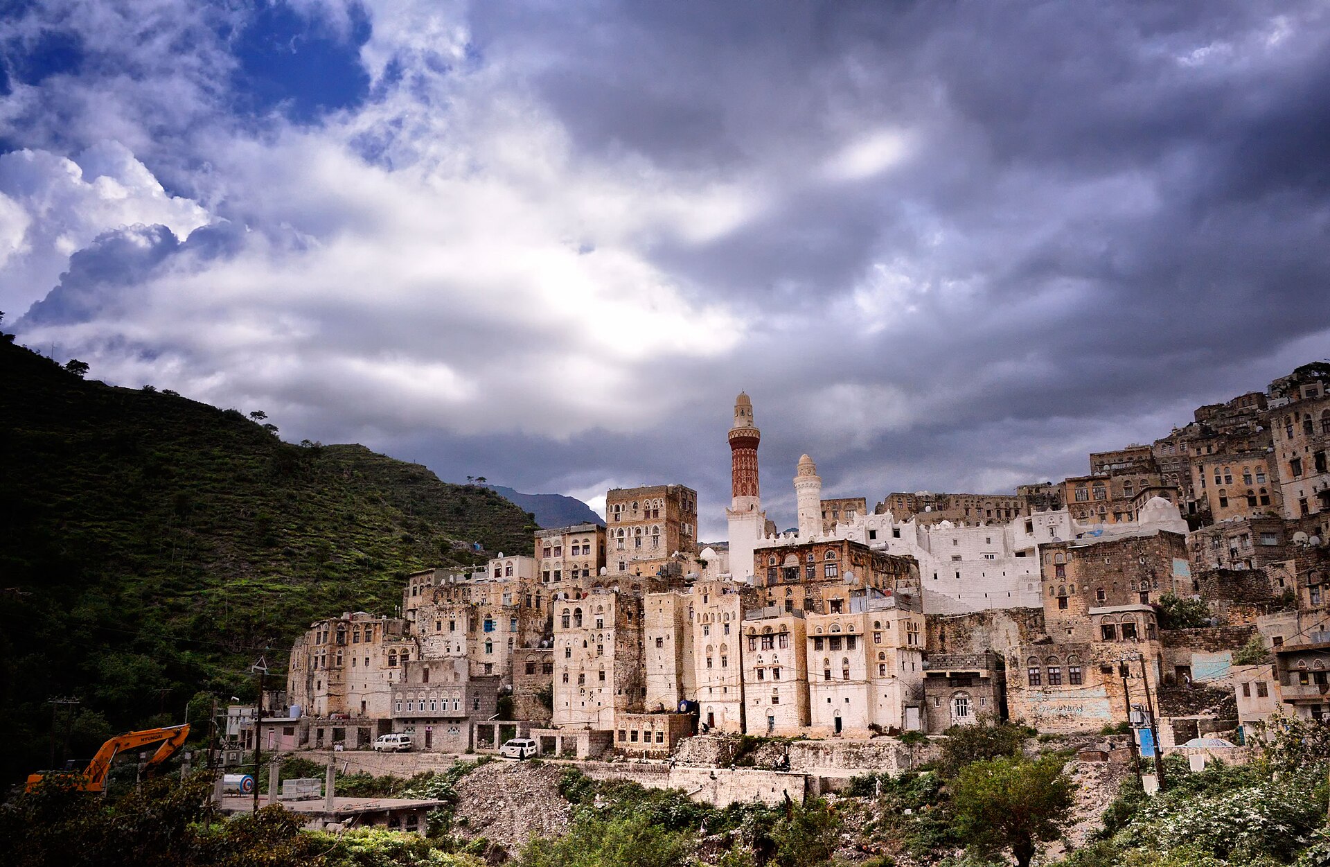 The historic hillside town of Jibla, reflecting Yemen's distinctive highland architecture. Credit: Rod Waddington from Kergunyah, Australia (CC BY-SA 2.0).