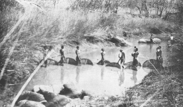 Batonga fisherwomen in southern Zambia, where fishing the rivers and lakes is an important way of life. Credit: H. FRANCES DAVIDSON (CC BY-SA 4.0).