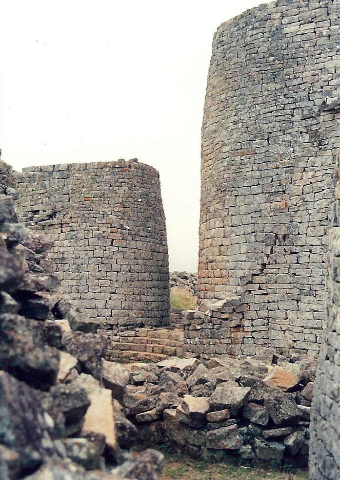 The stone towers of Great Zimbabwe, the medieval city that gave the country its name. Credit: JackyR (CC BY-SA 3.0).